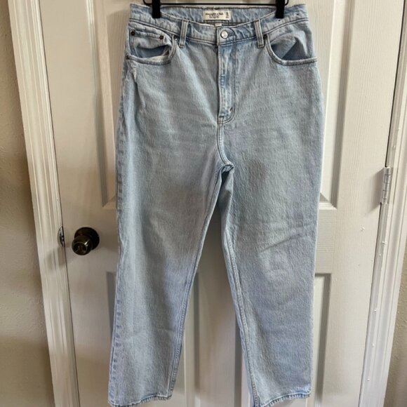 Abercrombie & Fitch Curve Love Ultra High Rise 90s Straight Jean - Picture 4 of 6